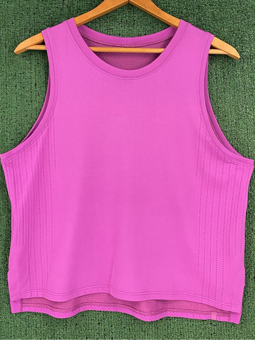 Lululemon Train to Be Tank Top Vivid Plum Purple Tank Top Women’s Size 8